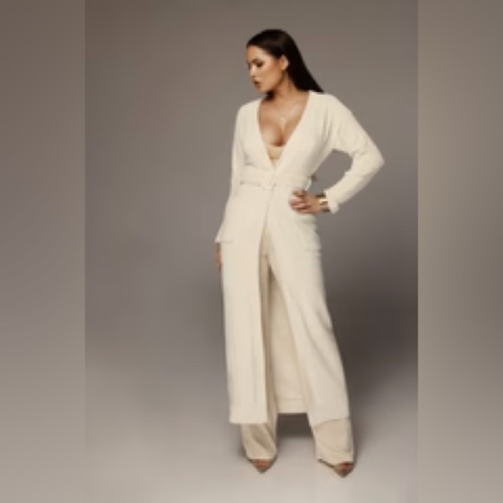 Jlux Label WORN ONCE Ivory Bethany
Soft Cardigan
- Small